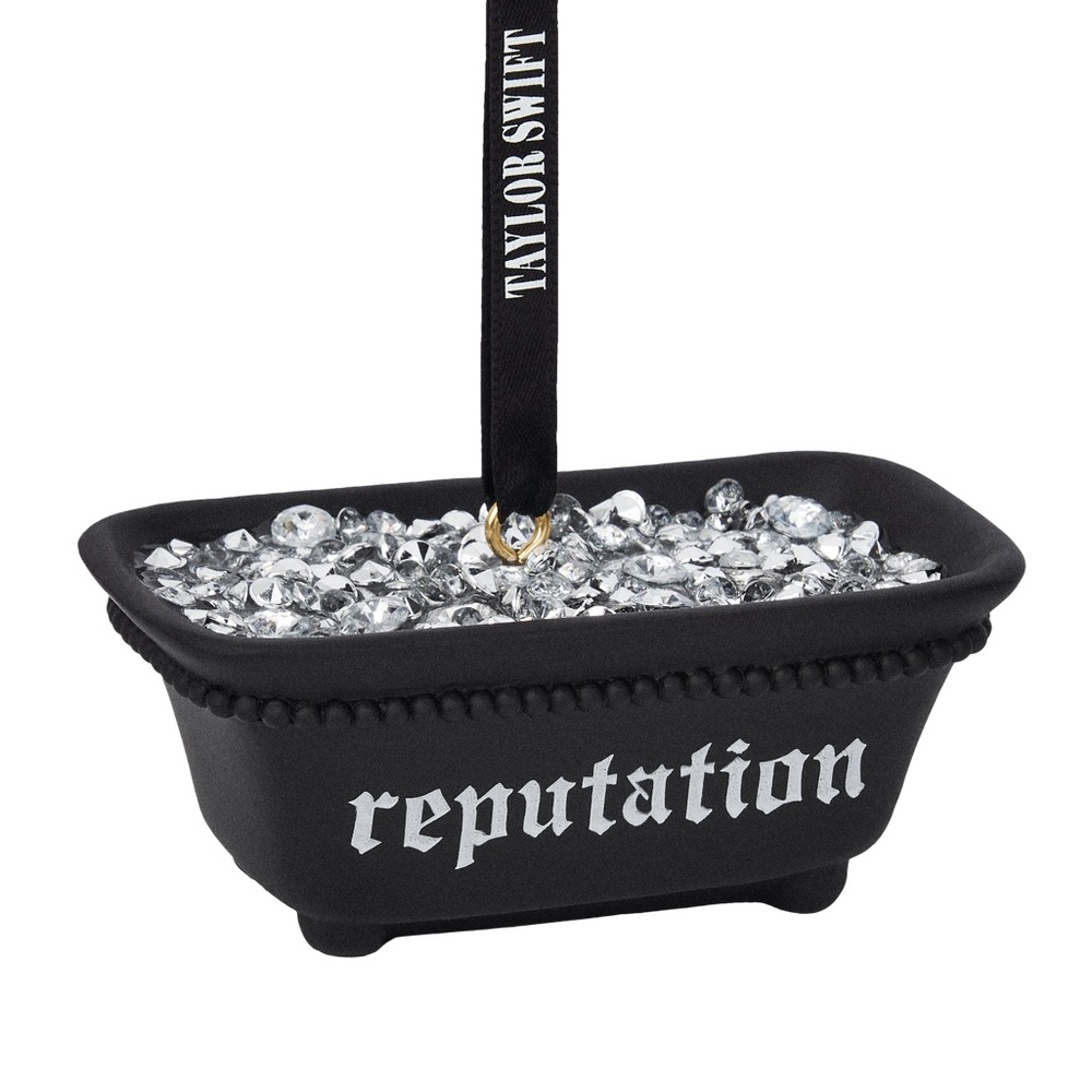 NWT Taylor Swift Look What You Made Me Do Bathtub Ornament.